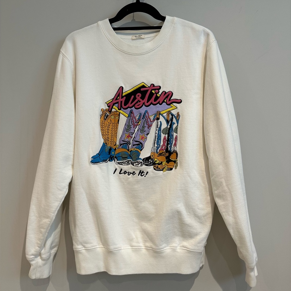 Brandy Melville White Austin Cowgirl Boots Embroidered Fleece Crew, EUC